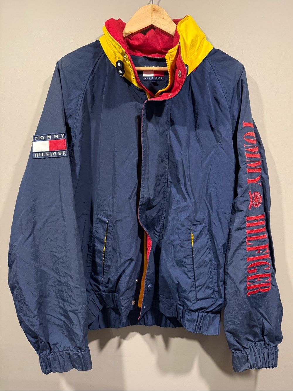Tommy Hilfiger vintage 90s Men's packable Hooded mens Windbreaker Jacket